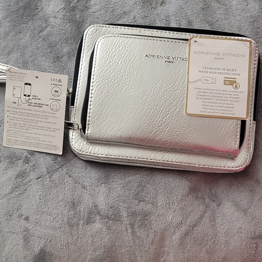Adrienne Vittadini charging wrislet NWT